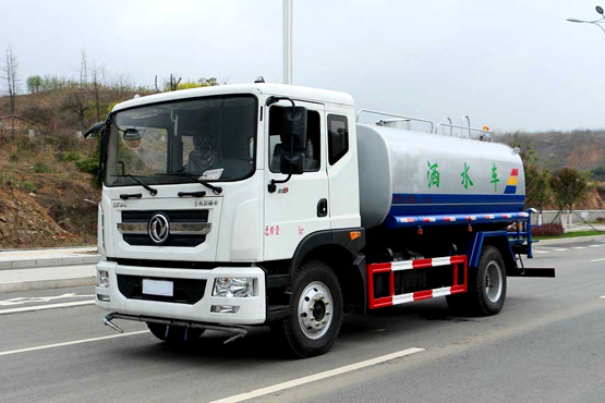 怎樣排除灑水車柴油機(jī)過早、過遲的噴油現(xiàn)象？